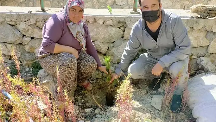'Engelli vatandaşlar adına fidan diktiler'