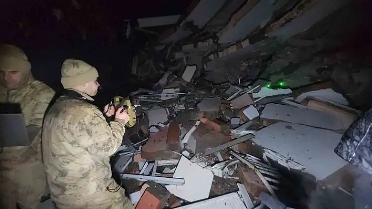 'Enkaz altında kalan AK Parti Adıyaman Milletvekili Taş´ı arama çalışmaları devam ediyor'