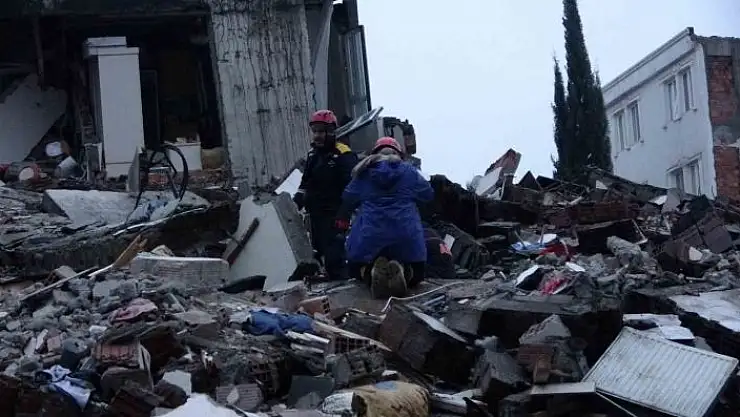 'Enkazda arama çalışmaları devam ediyor'