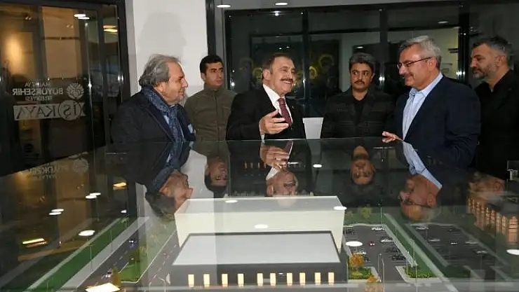 'Eroğlu´ndan Dünya Kayısı Ticaret Merkezine övgü'