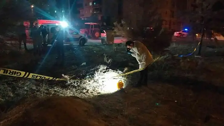 'Eşini ve eşinin ilişkisi olduğunu düşündüğü kişiyi vurdu'