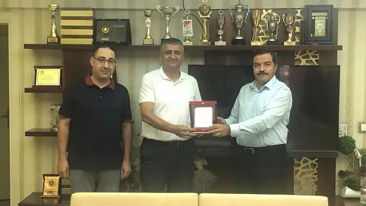 'Eski Başhekim Aktürk´e plaketli teşekkür'