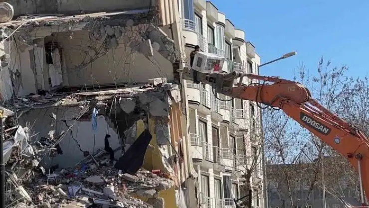 'Eşyasını kurtarmaya çalışan depremzede `pes´ dedirtti'