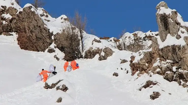 'Etibakır Maden İşletmesi yaban keçilerine yem bıraktı'