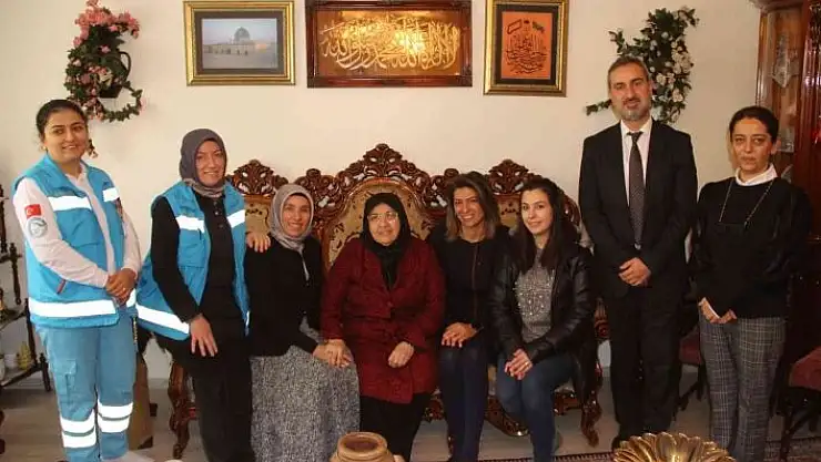 'Evde sağlık hizmeti alan emekli öğretmen unutulmadı'