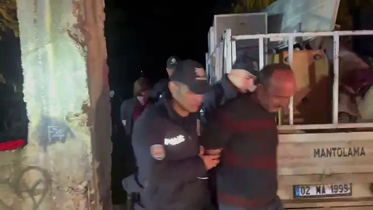 'Evin kapılarını çalan hırsızlar polisten kaçamadı'