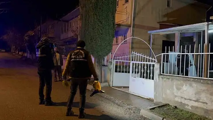 'Evlerinin önünde silahlı saldırıya uğrayan 2 kardeş yaralandı'