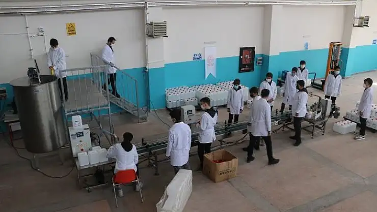 'Fabrika gibi okul, öğrenciler hem üretip hem para kazanıyor'