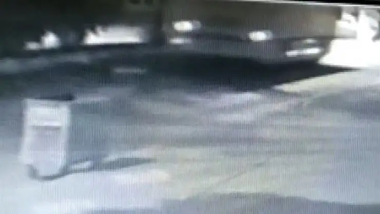 'Fabrika işçilerini taşıyan otobüsün devrilme anı kamerada'