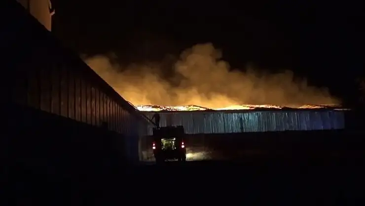 'Fabrika yangınına müdahale sürüyor'