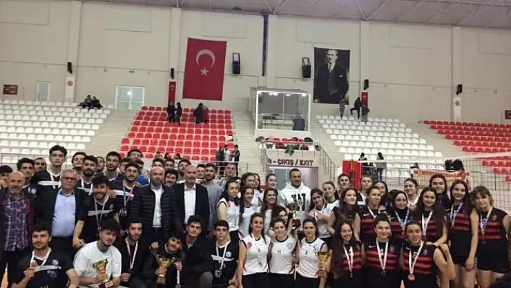 'Fakülteler voleybolda rekabet etti'