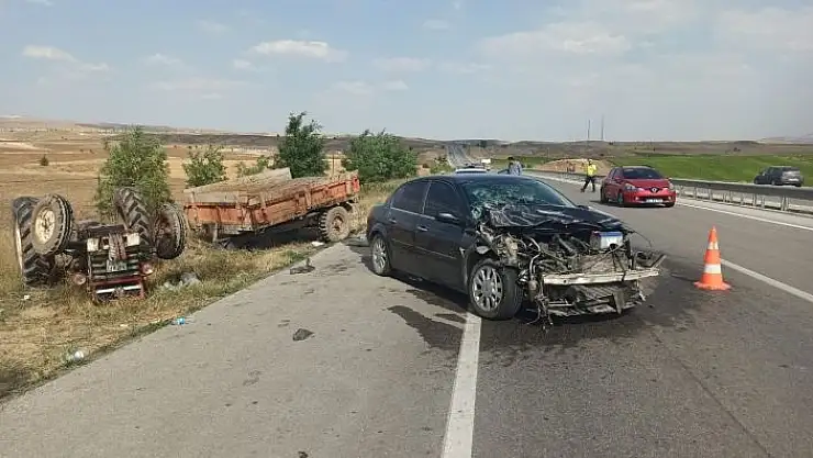 'Fark etmediği traktöre arkadan çarptı: 3 yaralı'