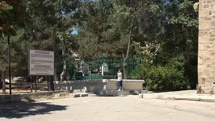 'Farkındalık için çöp toplayan miniklerden büyüklerine çağrı: ´´Herkes sigarayı bıraksa, böyle izmarit olmaz ve çevre tertemiz olur´´'