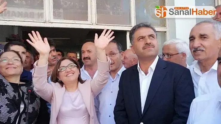 Fatma Şahin'den kadın başkan adayına destek