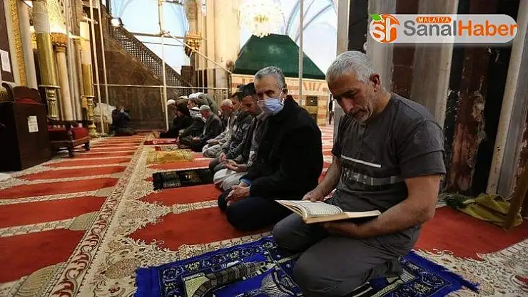 Filistin'de yeniden açılan camide İsrail güçleri 50 kişinin namaz kılmasına izin verdi