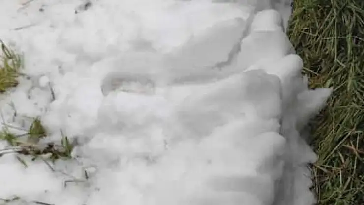 'Fındık büyüklüğünde dolu yağdı, çevre beyaza büründü'