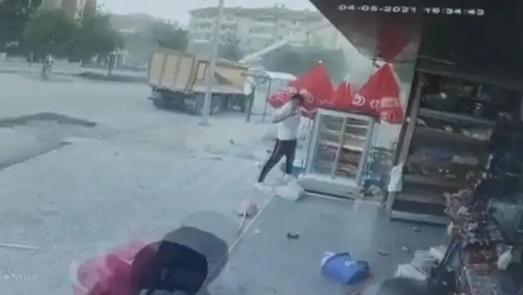 'Fırtına dondurma dolabını savurdu, o anlar kameraya yansıdı'