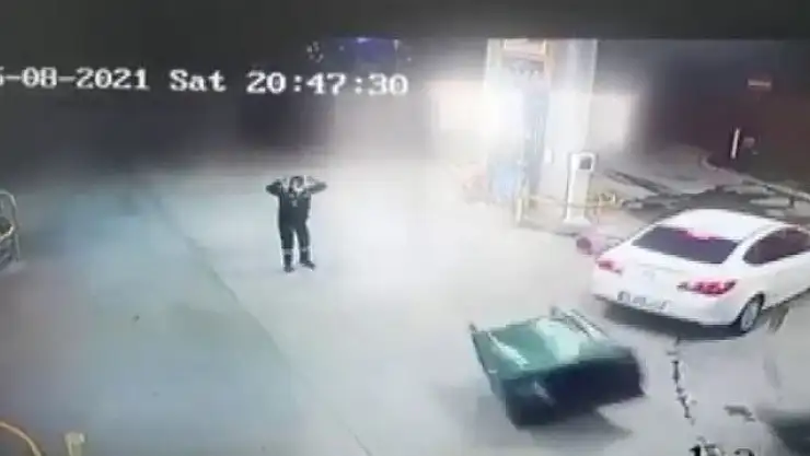 'Fırtınada sürüklenen çöp konteyneri güvenlik kamerasına yansıdı'