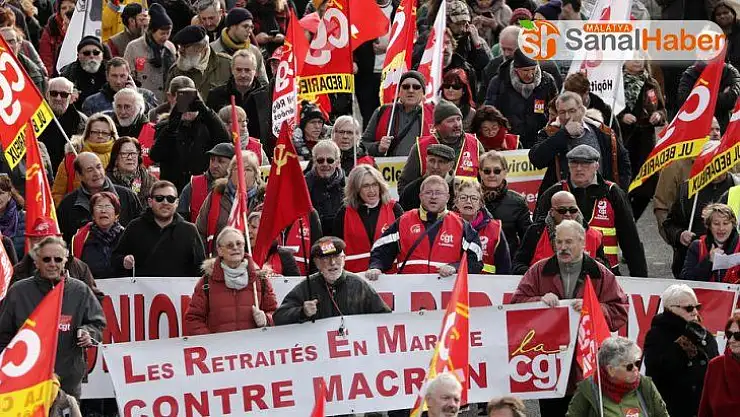 Fransa'daki gösterilere 339 bin kişi katıldı