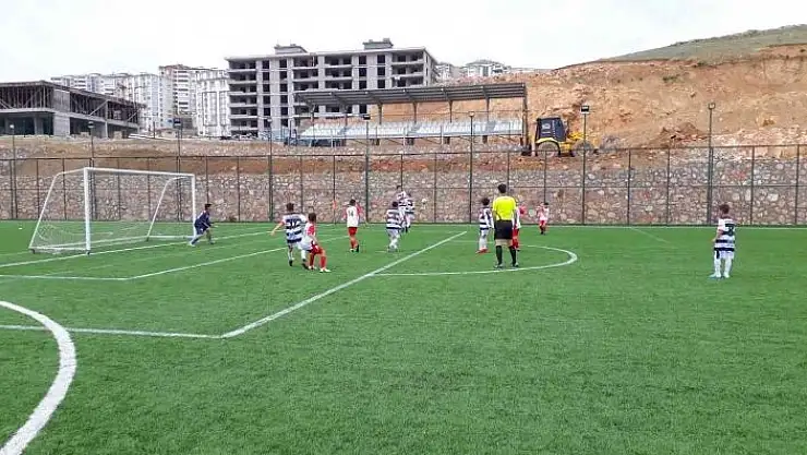 'Futbol küçükler grup maçları Elazığ´da başladı'