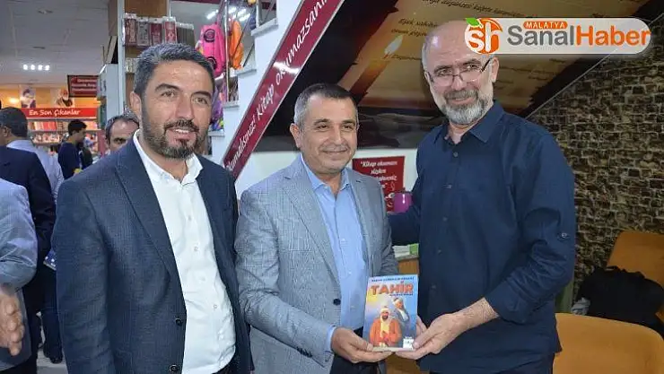 Gazeteci -Yazar Özkan, ilk Roman kitabını çıkardı