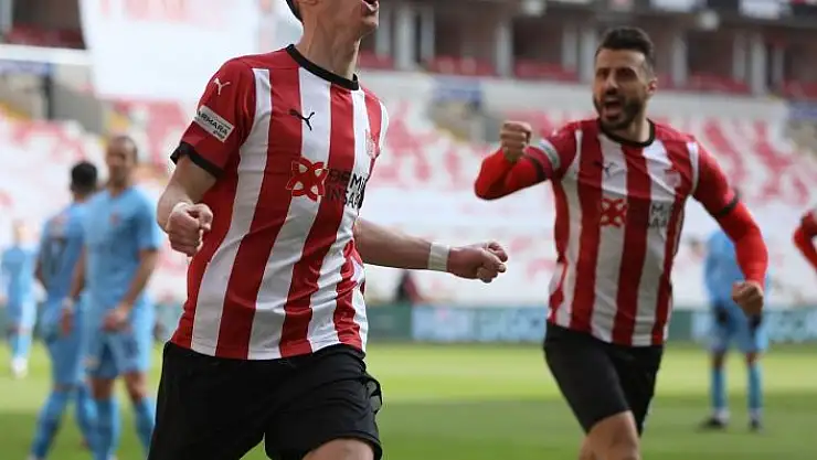 'Gaziantep FK´ya 4 golün 3´ü kaptan Hakan´dan'