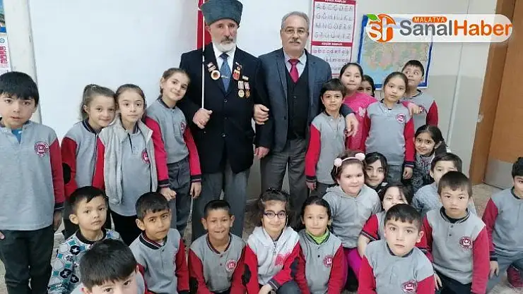 Gaziler, savaş anılarını çocuklara anlatıyor