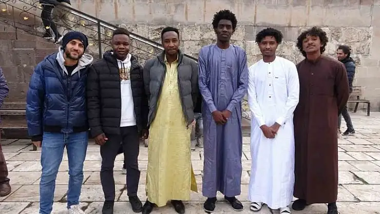 'Geleneksel kıyafetleriyle bayram namazını kıldılar'