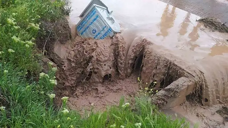 'Gemerek´te sağanak yağmur etkili oldu'