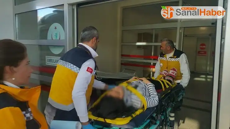 Genç kız balkondan düştü