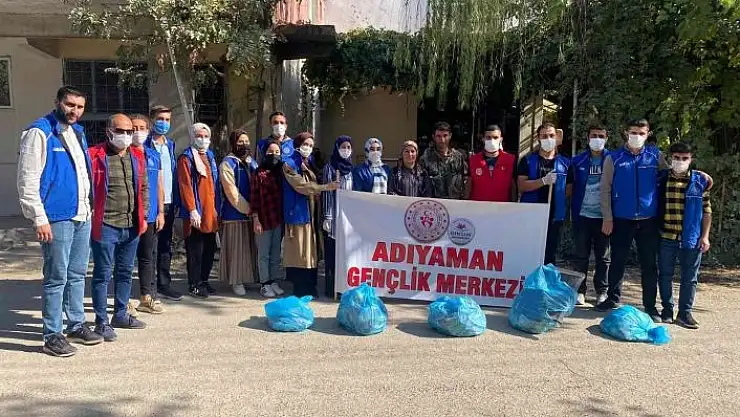'Gençler köyde temizlik yaptı'