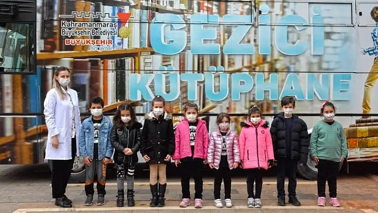 'Gezici kütüphane okuma yolculuğunda'