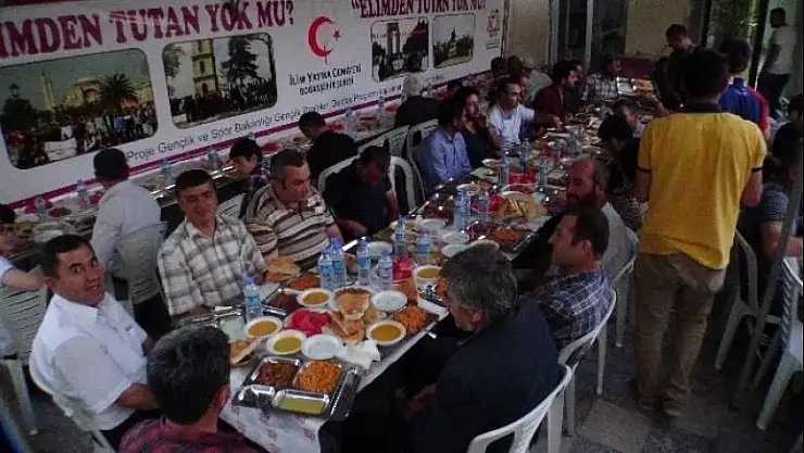 İlim Yayma Cemiyeti'nden İftar Yemeği