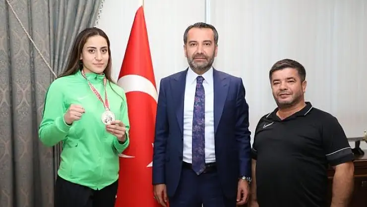 'Gizem Özer´e milli davet'