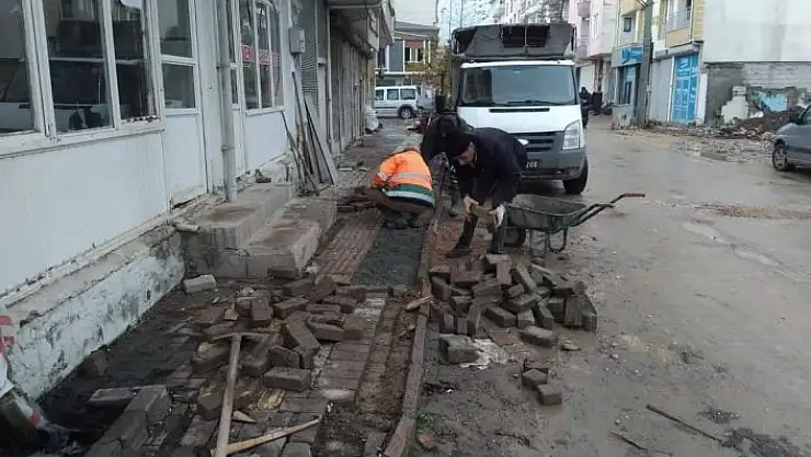 'Gölbaşı Belediyesi kaldırımları onarıyor'