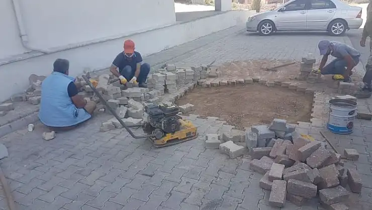 'Gölbaşı ilçesinde kaldırım taşları yenileniyor'