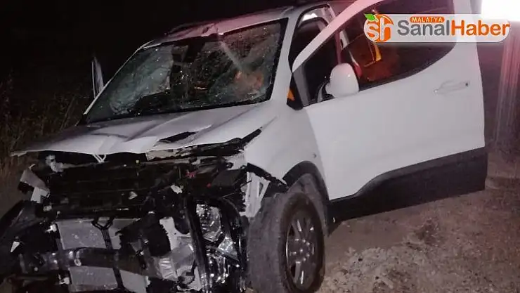 Gölbaşı'nda kamyonet yön levhasına çarptı