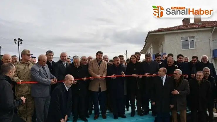 Gölova'da öğretmenevi ve halı saha törenle hizmete açıldı