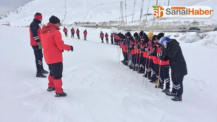 Gönüllü öğretmenlere çığ eğitimi