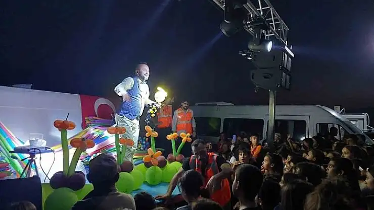 'Gönüllü polisler depremzede çocukları eğlendirdi'