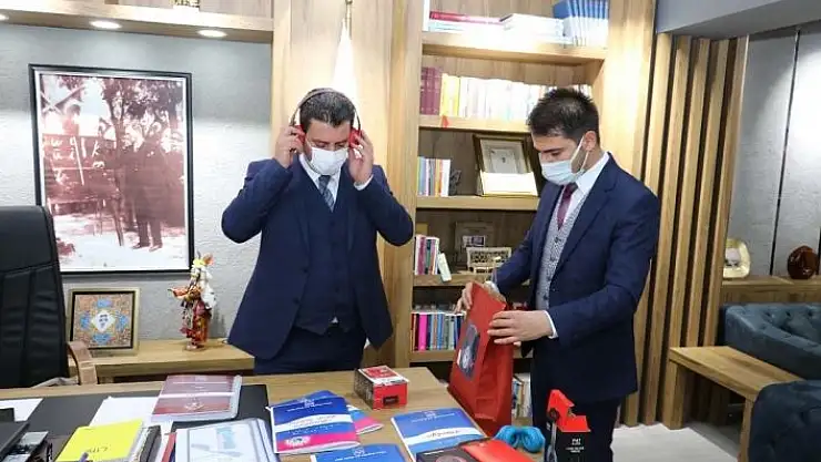 'Görme engelli öğrenciler için masal seslendirdiler'