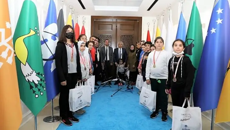 'Güder, başarılı sporcularla buluştu'