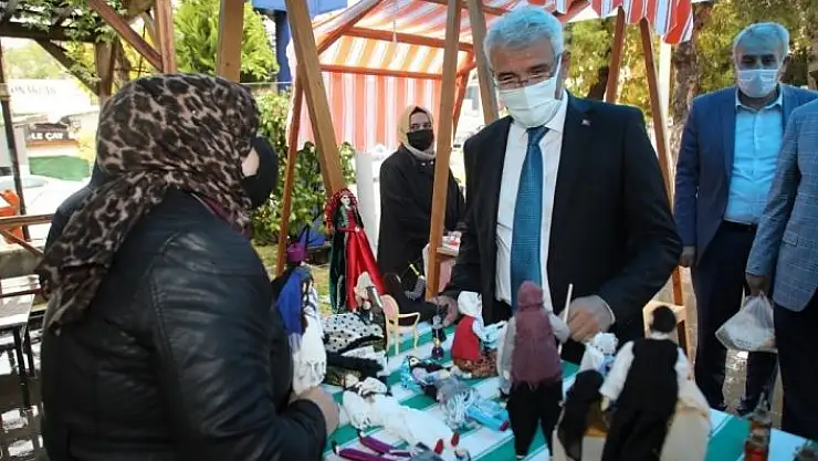 'Güder, Hanımeli Pazarı´nı gezerek alışveriş yaptı'