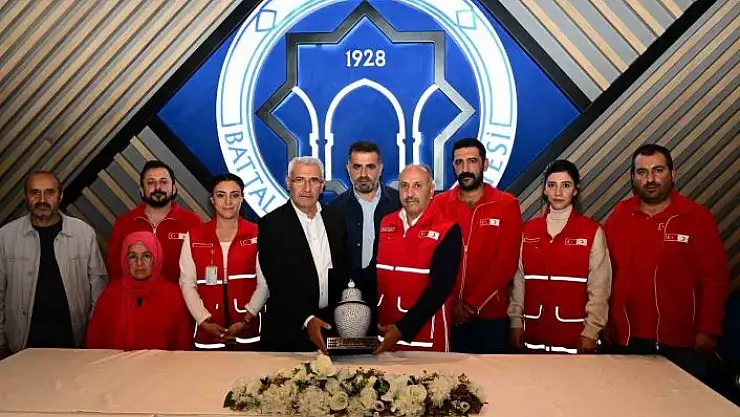 'Güder, Kızılay çalışanlarıyla bir araya geldi'