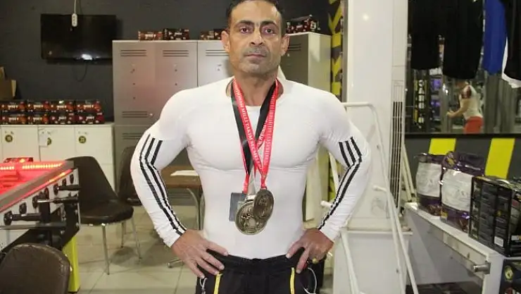 'Gündüz boya badana, gece spor yaparak vücut geliştirme şampiyonu oldu'