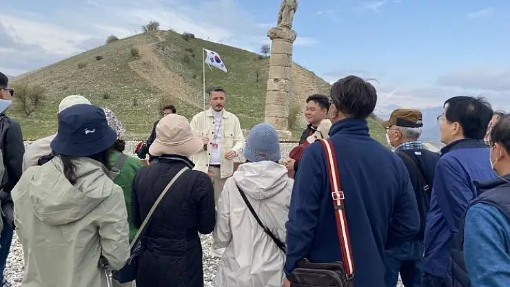 'Güney Koreli turistler deprem bölgesindeki tarihi alanları gezdi'