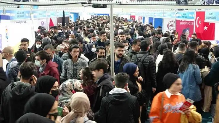 'Güneydoğu Kariyer Fuarı´na binlerce öğrenci akın etti'