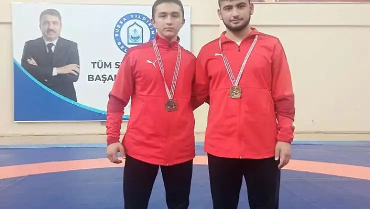 'Güreşçiler 2 altın madalya kazandı'