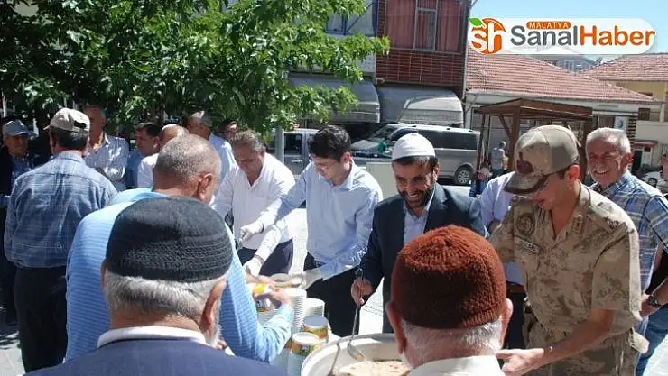 Gürün'de Aşure Dağıtıldı