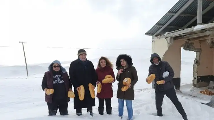 'Gürün Ziraat Odası dondurucu soğukta hayvanları unutmadı'